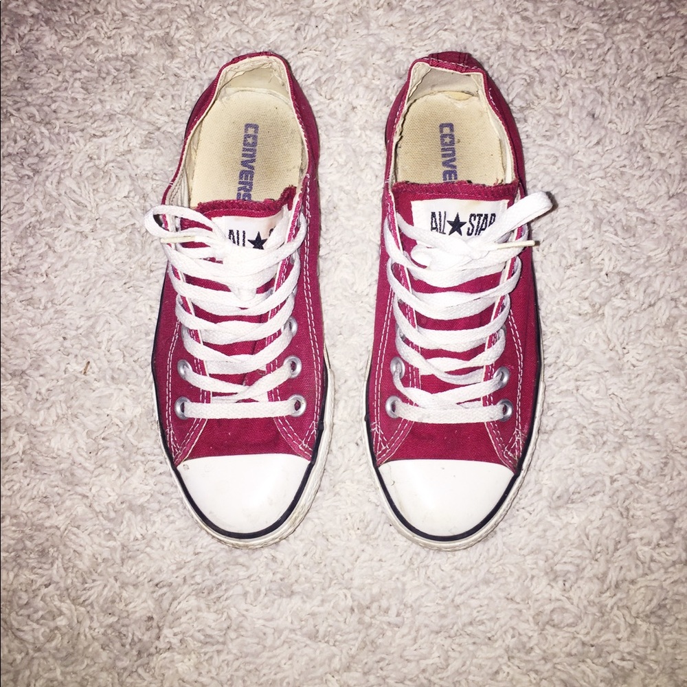 Garnet / Maroon Low-Top Converse